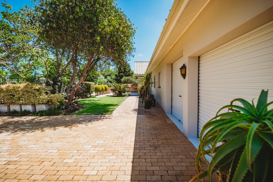 5 Bedroom Property for Sale in Heather Park Western Cape